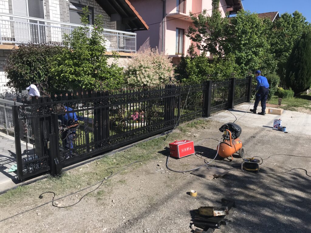 Kompletan asortiman bravarije od nerđajućih i crnih metala