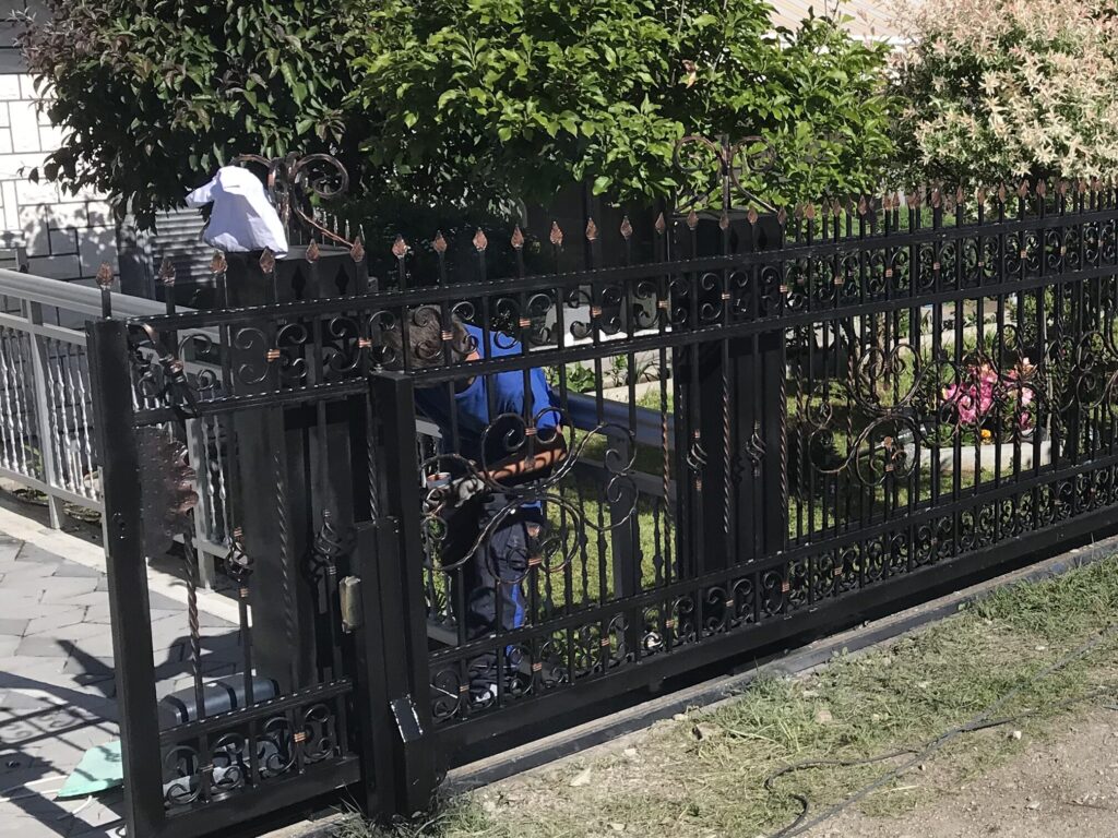 Kompletan asortiman bravarije od nerđajućih i crnih metala